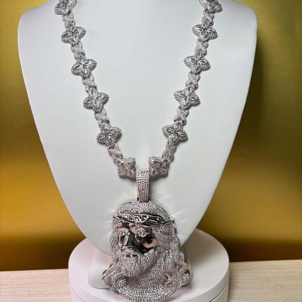 Iced Out Clover Necklace A 68 F